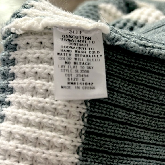 She + Sky chunky knit blue and white striped oversized sweater size Small - Picture 10 of 10